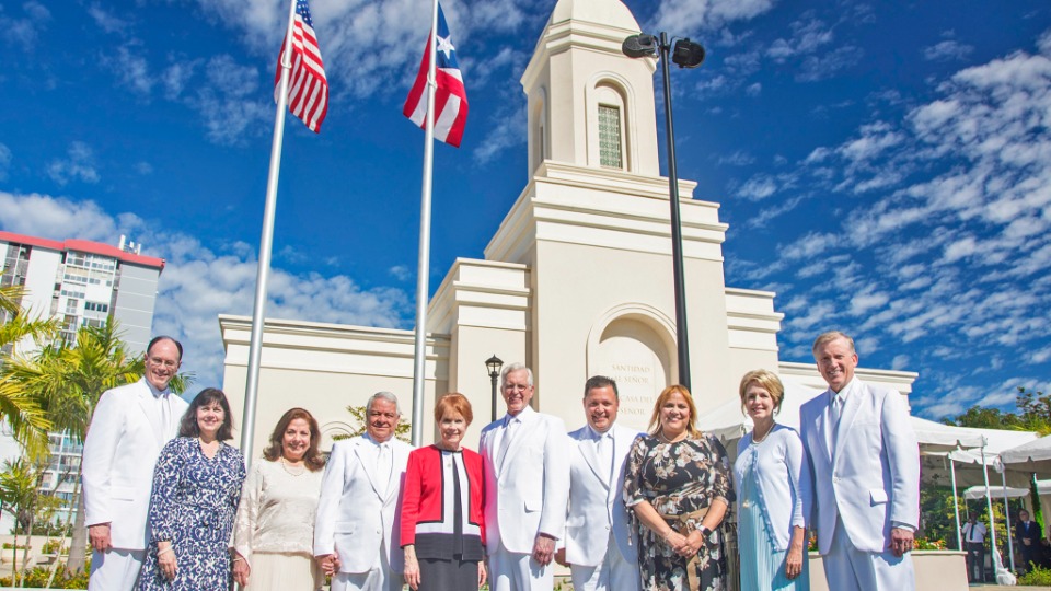From right to left Elder Kevin R. Duncan and wife Nancy, Elder Jorge M. Alvarado and wife Carilú, Elder Todd Christofferson and wife Katherine, Elder Benjamin De Hoyos and wife Evelia, and Elder Christopher Waddell and wife Carol.