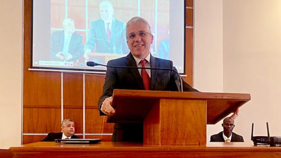 Elder Tomás G. Román