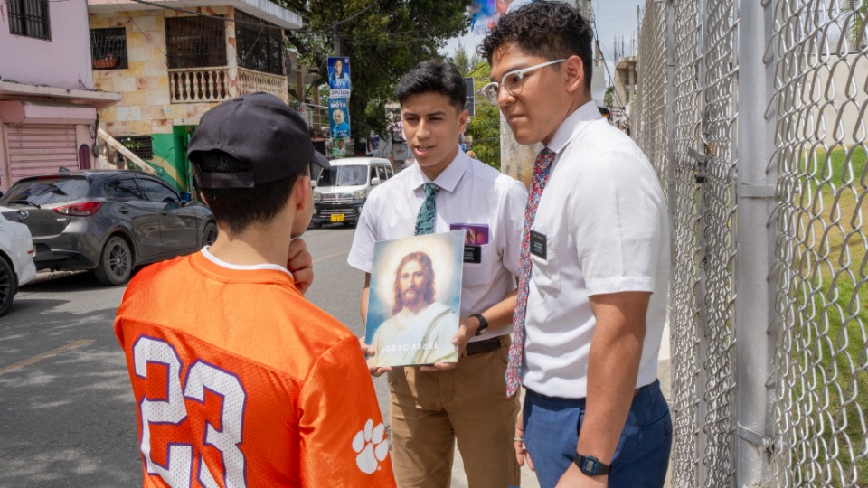 Elders teach the Gospel of Jesus Christ on the streets of the Dominican Republic 